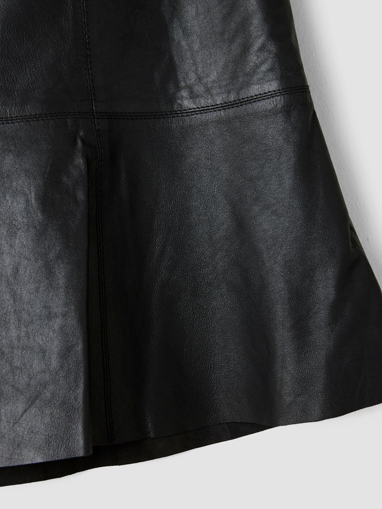 Larizza skinnskjørt 7509588_CAB-MARIEPHILIPPE-A24-Front_4469_Larizza skinnskjørt_Larizza skinnskjørt CAB_Larizza skinnskjørt CAB 7509588.jpg_Front||Front