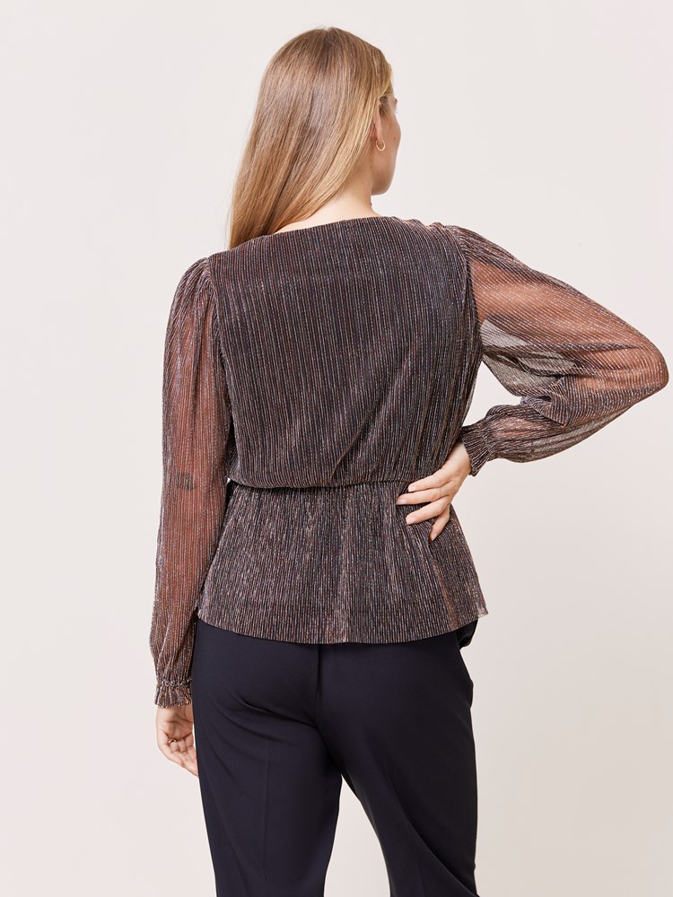Kamilah topp 7509630_AAH-VAVITE-W24-Modell-Back_chn=match_7250_Kamilah topp AAH_Kamilah topp AAH 7509630.jpg_Back||Back