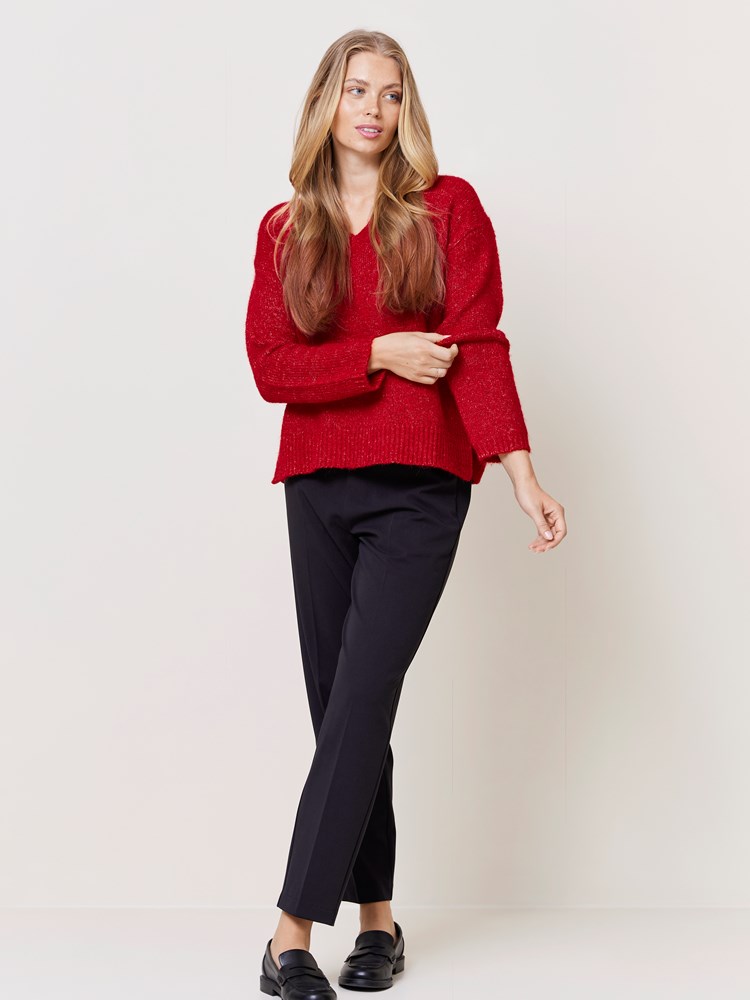 Kallie genser 7509630_AAH-VAVITE-W24-Modell-Front_chn=match_3740_Kallie genser K5O_Kallie genser K5O 7509917.jpg_