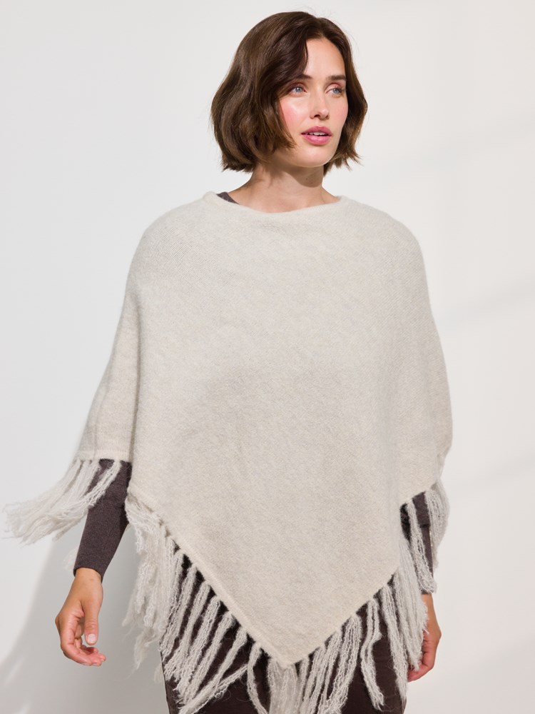 Anna poncho 7509691_I4I-MARIEPHILIPPE-A24-Modell-Front_chn=match_7602_Anna poncho I4I_Anna poncho I4I 7509691.jpg_Front||Front