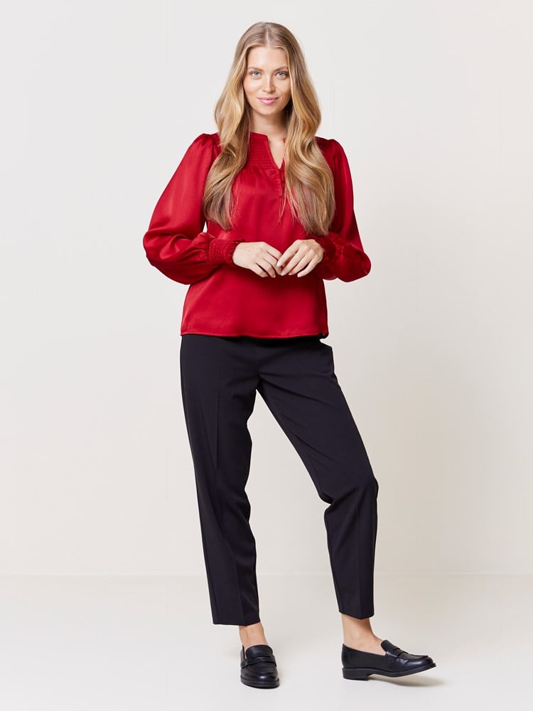 Leia bluse 7509753_K5O-VAVITE-W24-Modell-Front_chn=match_1805_Leia bluse K5O_Leia bluse K5O 7509753.jpg_Front||Front