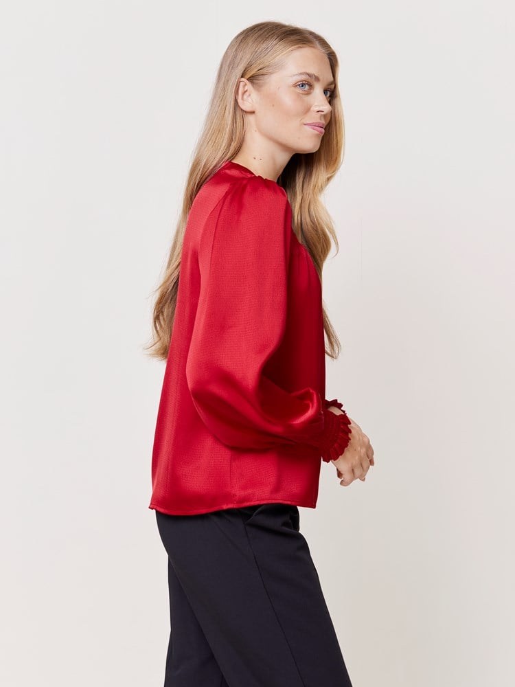 Leia bluse 7509753_K5O-VAVITE-W24-Modell-Front_chn=match_6551_Leia bluse K5O_Leia bluse K5O 7509753.jpg_Front||Front