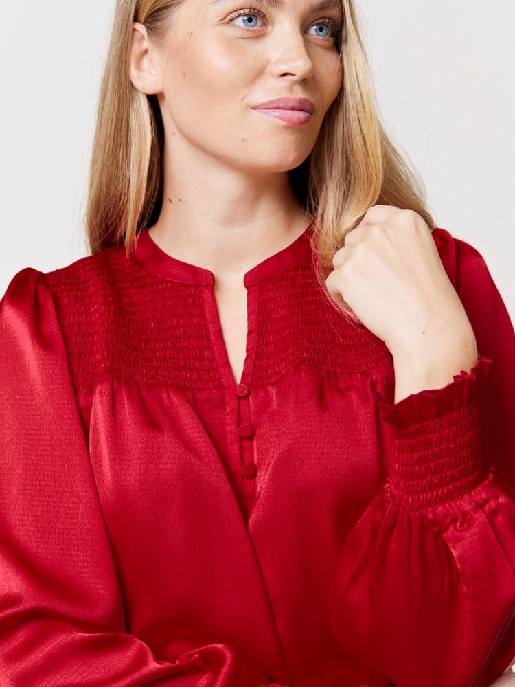 Leia bluse 7509753_K5O-VAVITE-W24-Modell-Front_chn=match_9481_Leia bluse K5O_Leia bluse K5O 7509753.jpg_Front||Front
