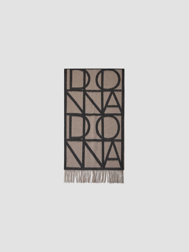 Maria logo skjerf 7509787_AO9-DONNA-W24-Front_2600_Maria logo skjerf AO9_Maria logo skjerf AO9 7509787.jpg_Front||Front