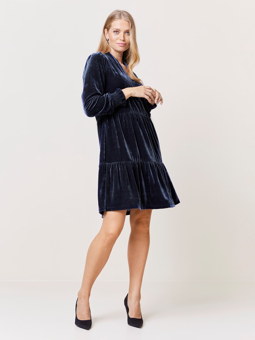 7509813 EM1 7509813_EM1-VAVITE-W24-Modell-Front_chn=match_2836_Coco kjole EM1.jpg_Front||Front