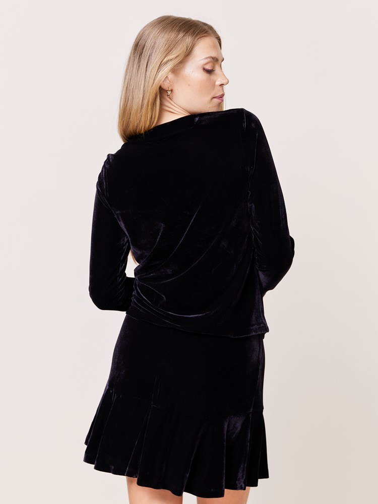 Cara velourtopp 7509817_CAB-VAVITE-W24-Modell-Back_chn=match_3155_Cara velourtopp CAB_Cara velourtopp CAB 7509817.jpg_Back||Back