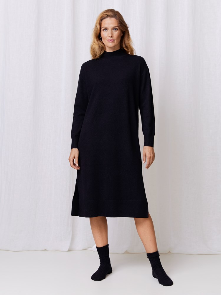 Caitlin premium kjole 7509833_CAB-MARIEPHILIPPE-W24-Modell-Front_chn=match_9663_Caitlin premium kjole CAB 7509833.jpg_Front||Front