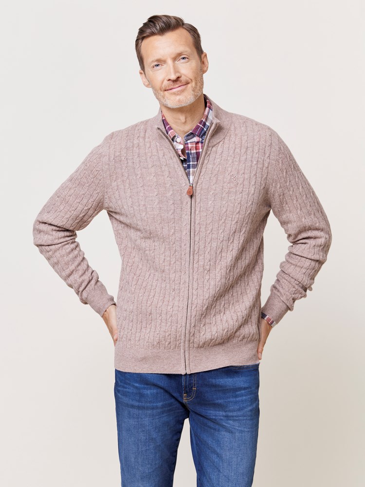 Edmonton cardigan 7509843_S34-REDFORD-W24-Modell-Front_chn=match_3176 – Kopi_Edmonton cardigan S34_Edmonton cardigan S34 7509843.jpg_Front||Front