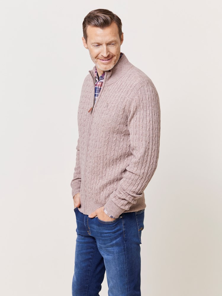 Edmonton cardigan 7509843_S34-REDFORD-W24-Modell-Right_chn=match_9422_Edmonton cardigan S34_Edmonton cardigan S34 7509843.jpg_Right||Right