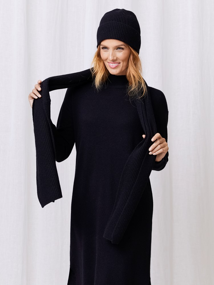 Caila premium skjerf 7509845_CAB-MARIEPHILIPPE-W24-Modell-Front_chn=match_9664_Caila premium skjerf CAB 7509845.jpg_Front||Front