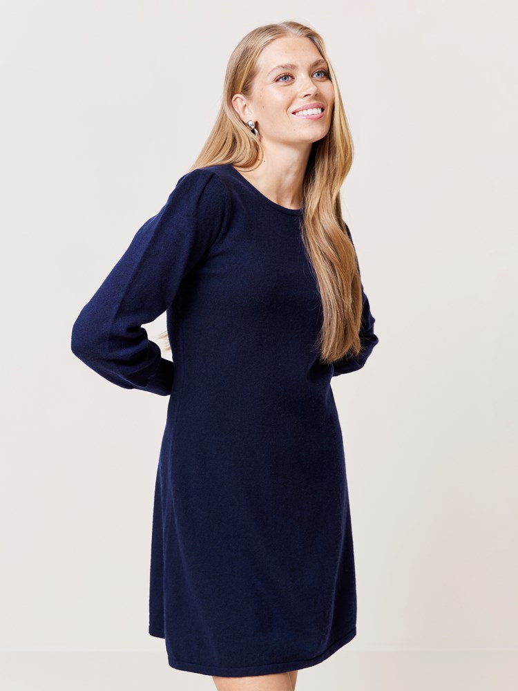 Sandy kjole 7509943_EM1-VAVITE-W24-Modell-Front_chn=match_1010_Sandy kjole EM1_Sandy kjole EM1 7509943.jpg_Front||Front
