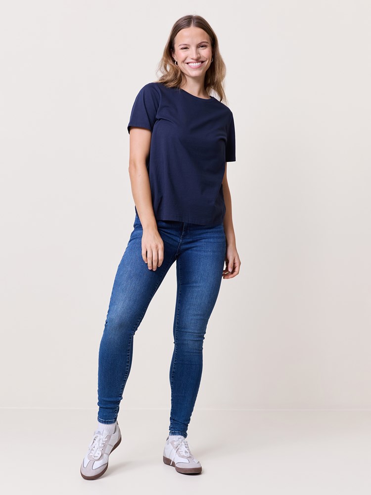 Olivia rundhals t-skjorte 7510026_EM1-VAVITE-NOS-Modell-Front_chn=match_3930_Olivia rundhals t-skjorte EM1 7510026.jpg_Front||Front