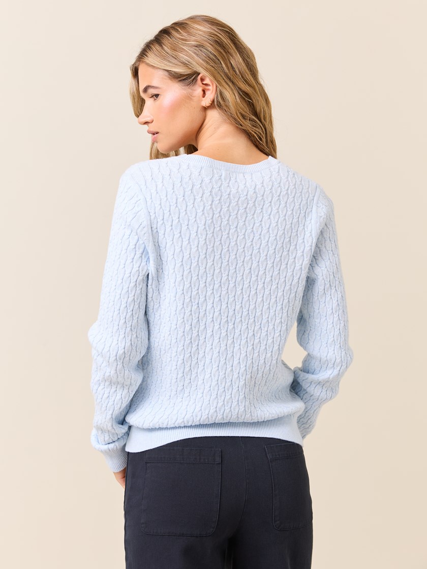 7510038 EN3 7510038_EN3-JEANPAUL-S25-Modell-Front_5665_Sofie genser EN3.jpg_Front||Front