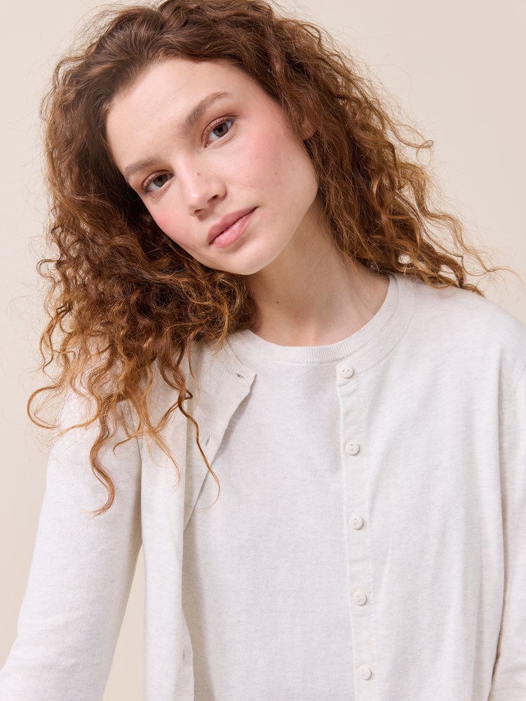 Agnes cardigan 7510040_O79-JEANPAUL-S25-Modell-Front_4449_Agnes cardigan O79_Agnes cardigan O79 7510040.jpg_Front||Front