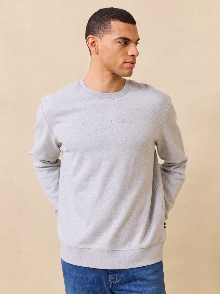 Royan collegegenser 7510045_IEB-JEANPAUL-S25-Modell-Front_5817_Royan collegegenser IEB.jpg_