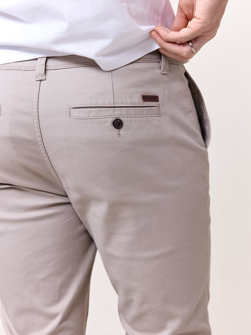 7510096 I5A 7510096_I5A-REDFORD-S25-Modell-Back_chn=match_279_Christer chinos I5A.jpg_Back||Back