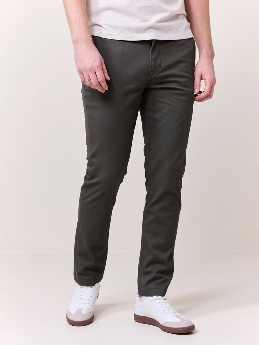 7510096 R83 7510096_R83-REDFORD-S25-Modell-Front_chn=match_3811_Christer chinos R83.jpg_
