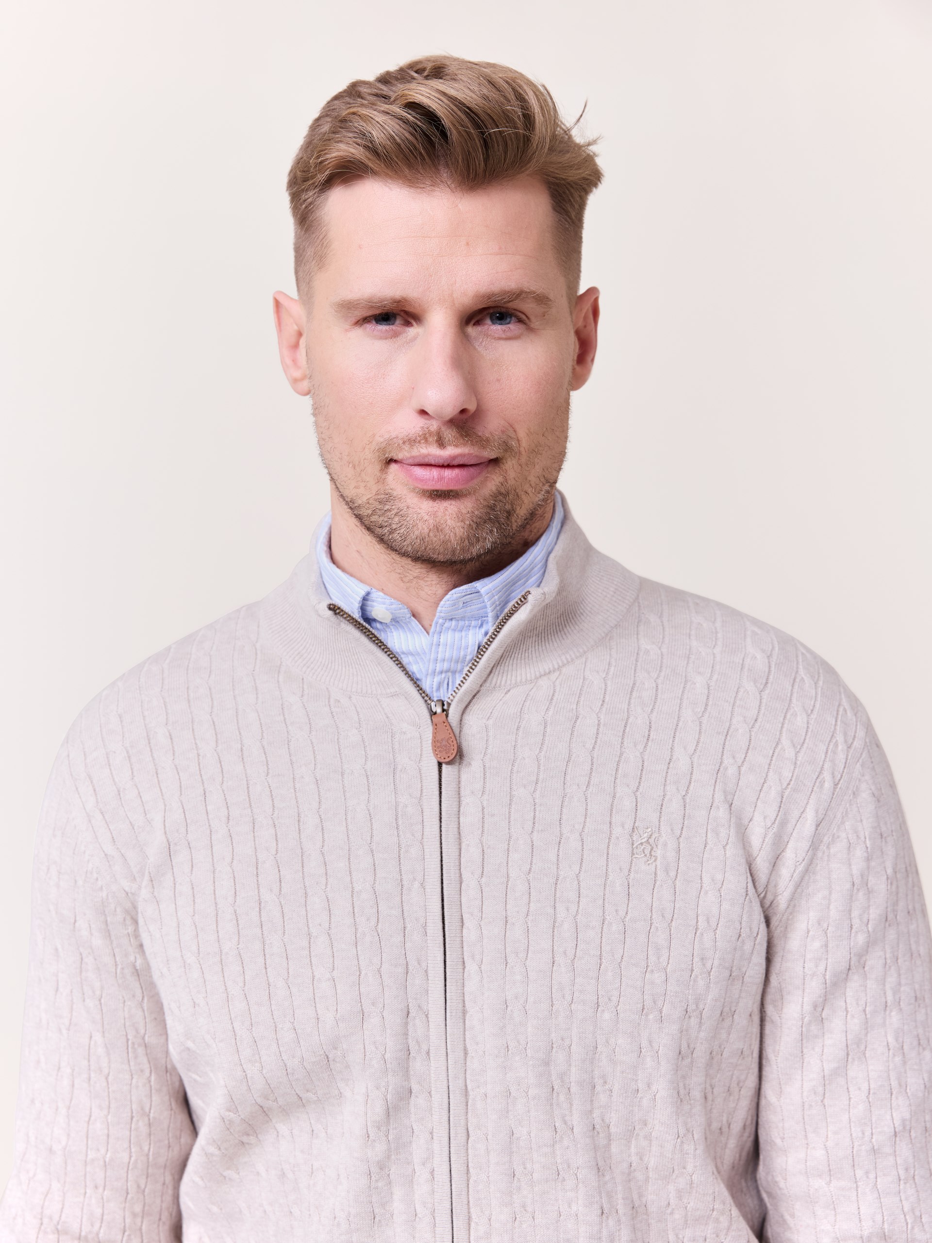 7510134 I2X 7510134_I2X-REDFORD-S25-Modell-Front_chn=match_5240_Coast cardigan I2X.jpg_