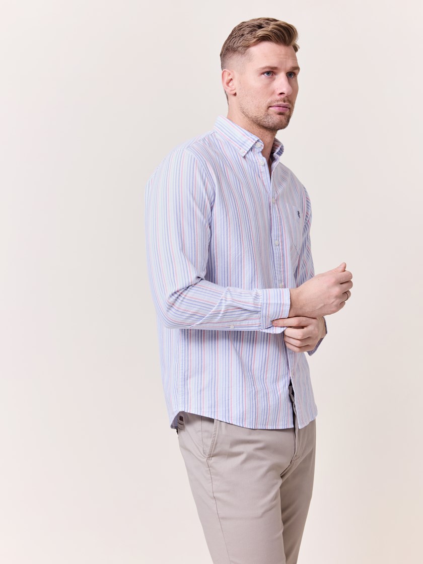 7510182 ECN 7510182_ECN-REDFORD-S25-Modell-Right_chn=match_3759_Sam oxfordskjorte ECN.jpg_Right||Right