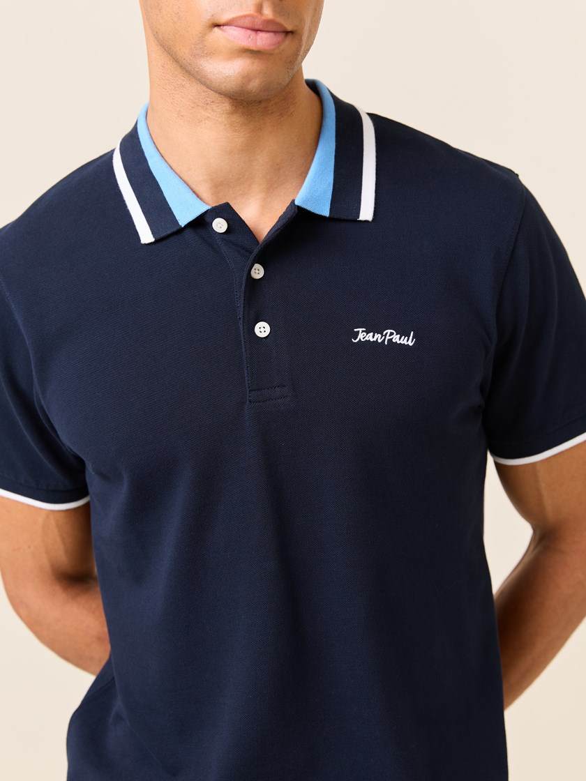 7510202 EM6 7510202_EM6-JEANPAUL-S25-Modell-Front_653_Cassius pique EM6.jpg_Front||Front