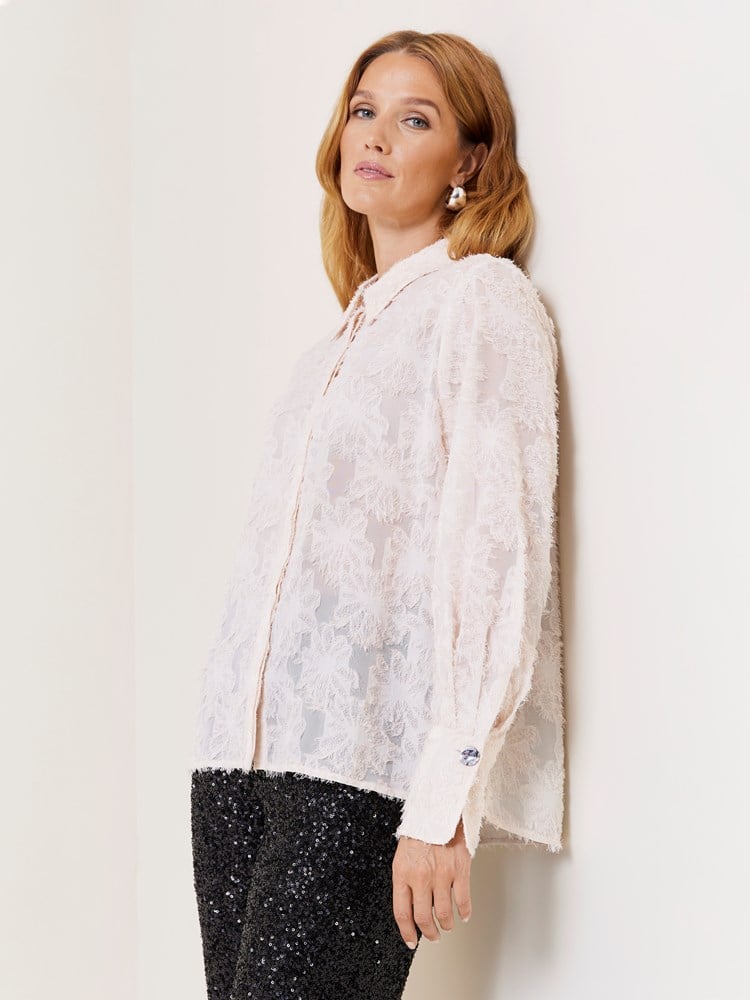 Gracie skjorte 7510216_O79-MARIEPHILIPPE-W24-Modell-Front_chn=match_6662_Gracie skjorte O79_Gracie skjorte O79 7510216.jpg_Front||Front