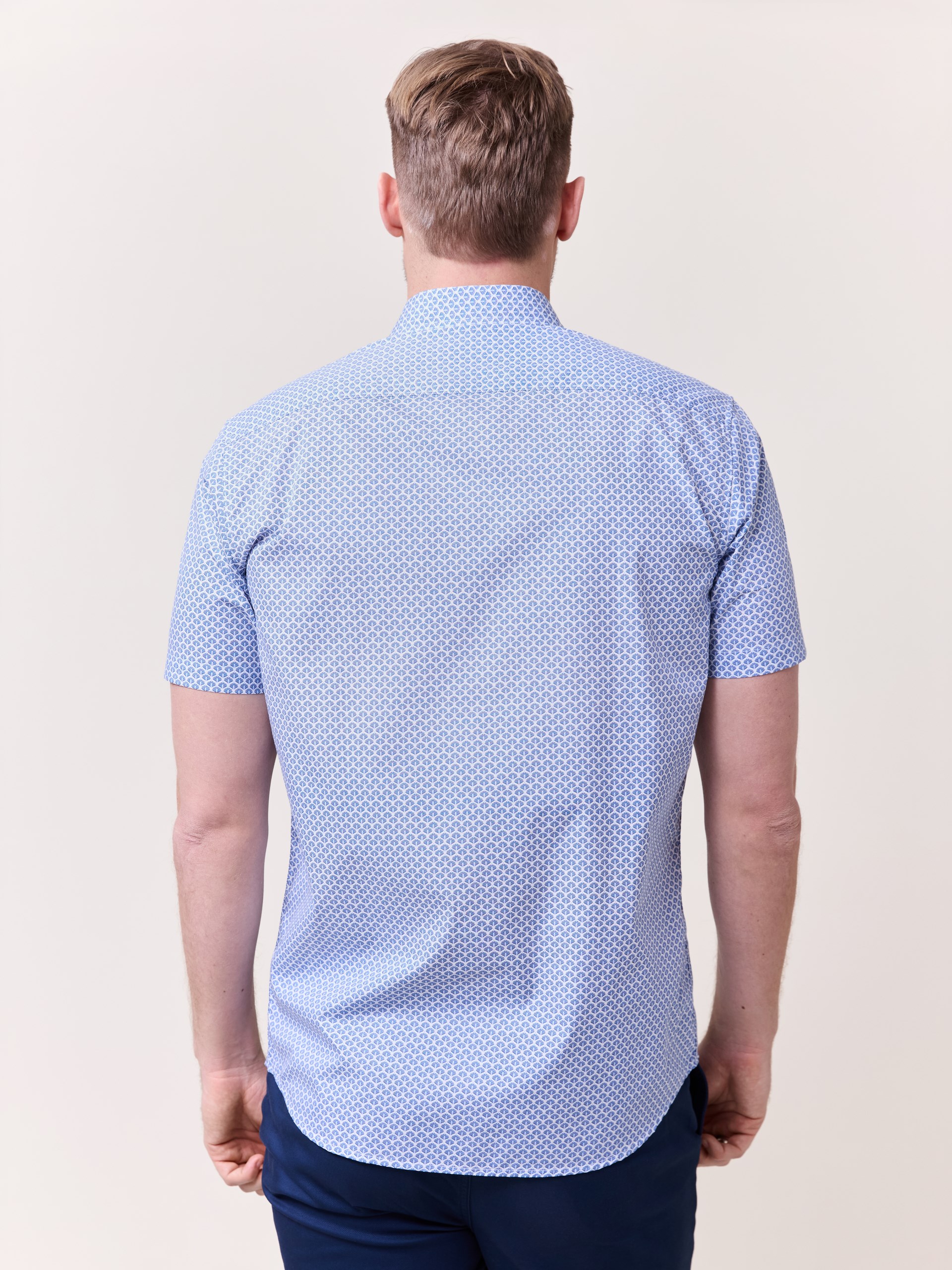 7510227 EO6 7510227_EO6-ALVO-S25-Modell-Back_chn=match_7483_Klingenberg  kortermet skjorte EO6.jpg_Back
