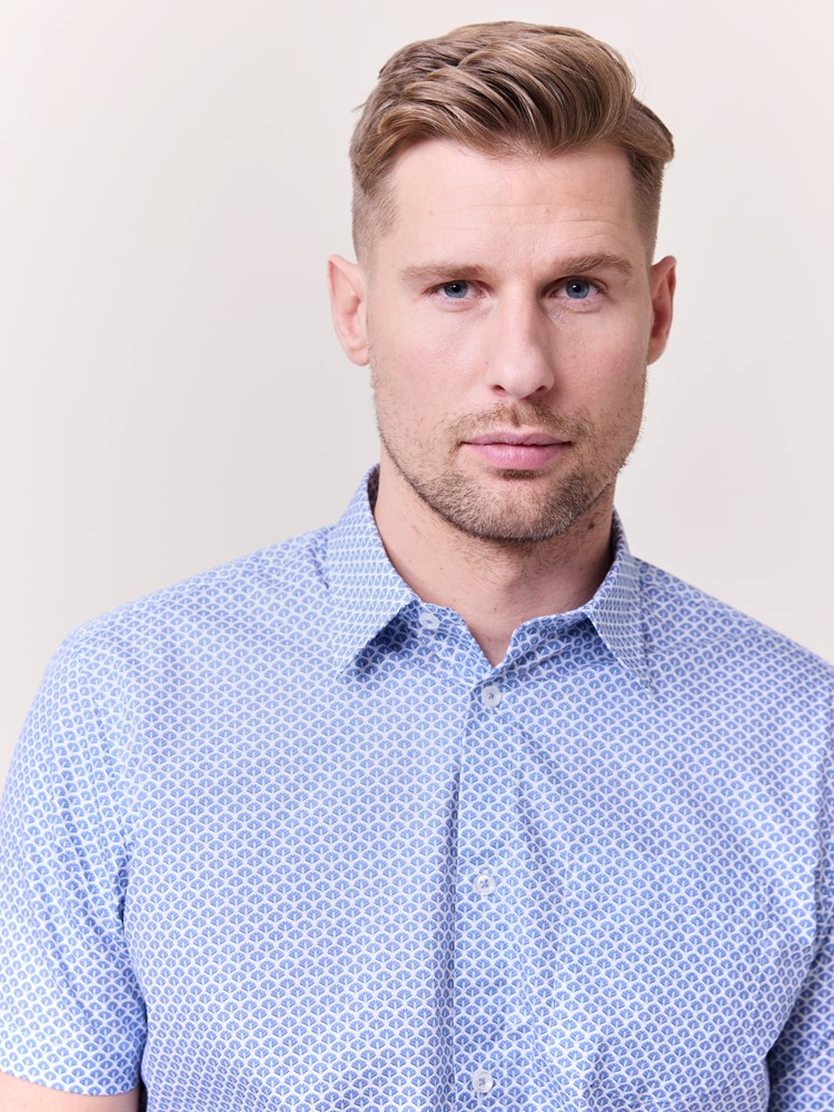 Klingenberg  kortermet skjorte 7510227_EO6-ALVO-S25-Modell-Front_chn=match_3010_Klingenberg  kortermet skjorte EO6.jpg_Front