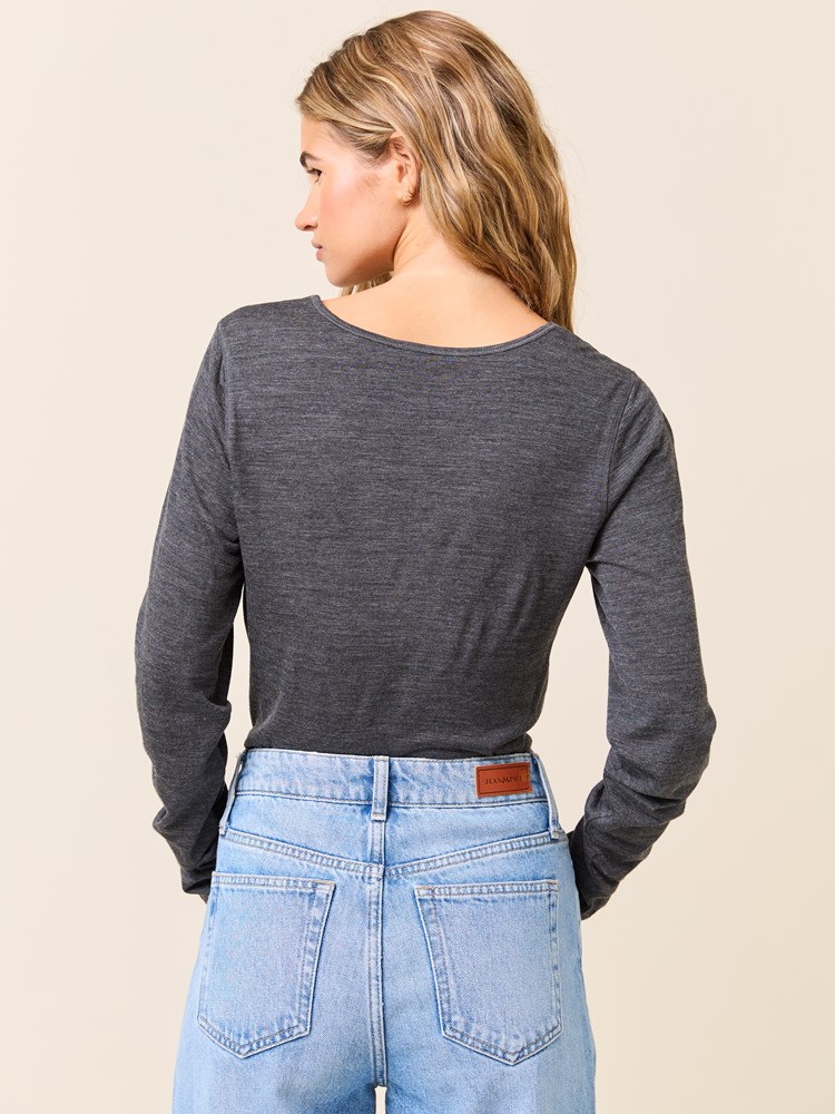 Inaya topp 7510254_I7C-JEANPAUL-W24-Modell-Front_2888_Inaya topp I7C_Inaya topp I7C 7510254.jpg_Front||Front