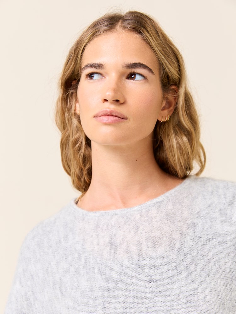 Lone poncho 7510276_IEB-JEANPAUL-W24-Modell-Front_2139_Lone poncho IEB_Lone poncho IEB 7510276.jpg_Front