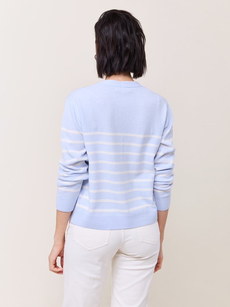 Vita stripet merinocardigan 7510296_S48-MARIEPHILIPPE-S25-Modell-Back_chn=match_8524_Vita stripet merinocardigan S48_Vita stripet merinocardigan S48 7510296.jpg_Back