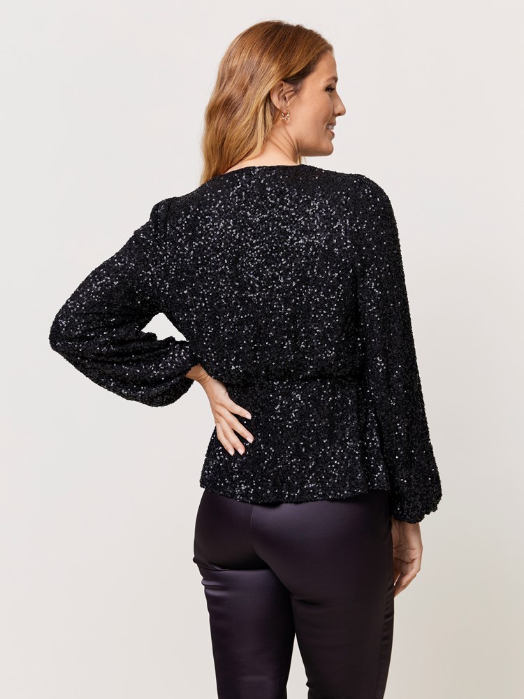 Lena topp 7510308_CAB-MARIEPHILIPPE-W24-Modell-Back_chn=match_9664_Lena topp CAB_Lena topp CAB 7510308.jpg_Back||Back