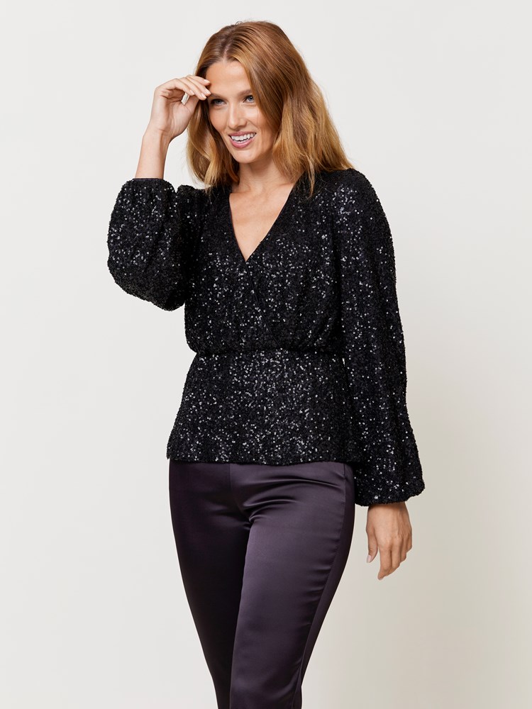 Lena topp 7510308_CAB-MARIEPHILIPPE-W24-Modell-Front_chn=match_9662_Lena topp CAB_Lena topp CAB 7510308.jpg_Front||Front