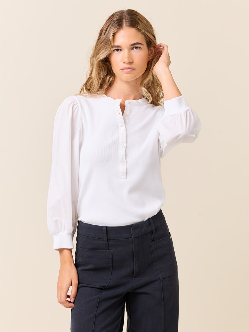 7510311 O68 7510311_O68-JEANPAUL-S25-Modell-Front_4090_Milli topp O68.jpg_Front