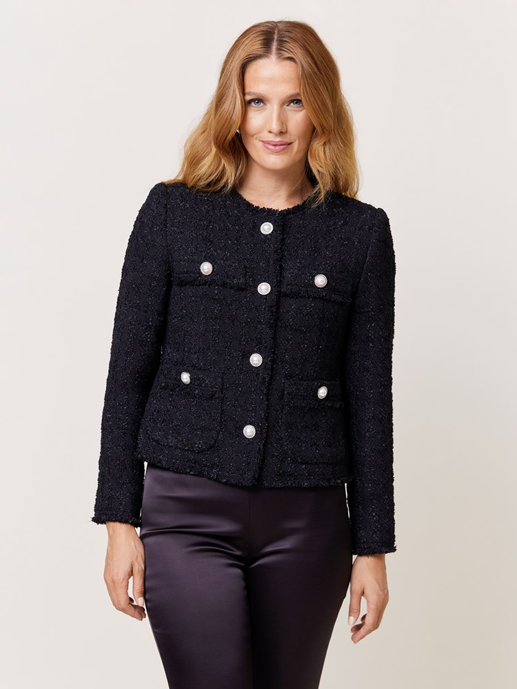 Karen jakke 7510327_CAB-MARIEPHILIPPE-W24-Modell-Front_chn=match_9664_Karen jakke CAB_Karen jakke CAB 7510327.jpg_Front||Front