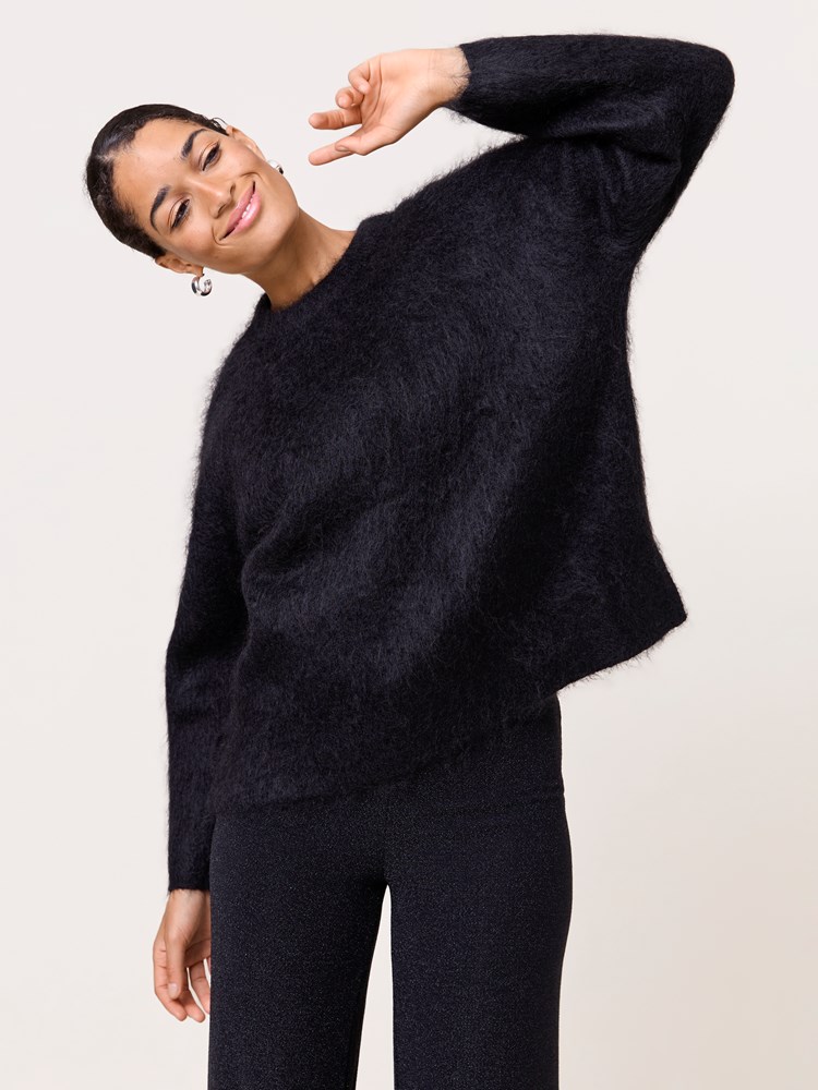 Elyse genser 7510341_CAB-DONNA-W24-Modell-Front_chn=match_7361_Elyse genser CAB_Elyse genser CAB 7510341.jpg_