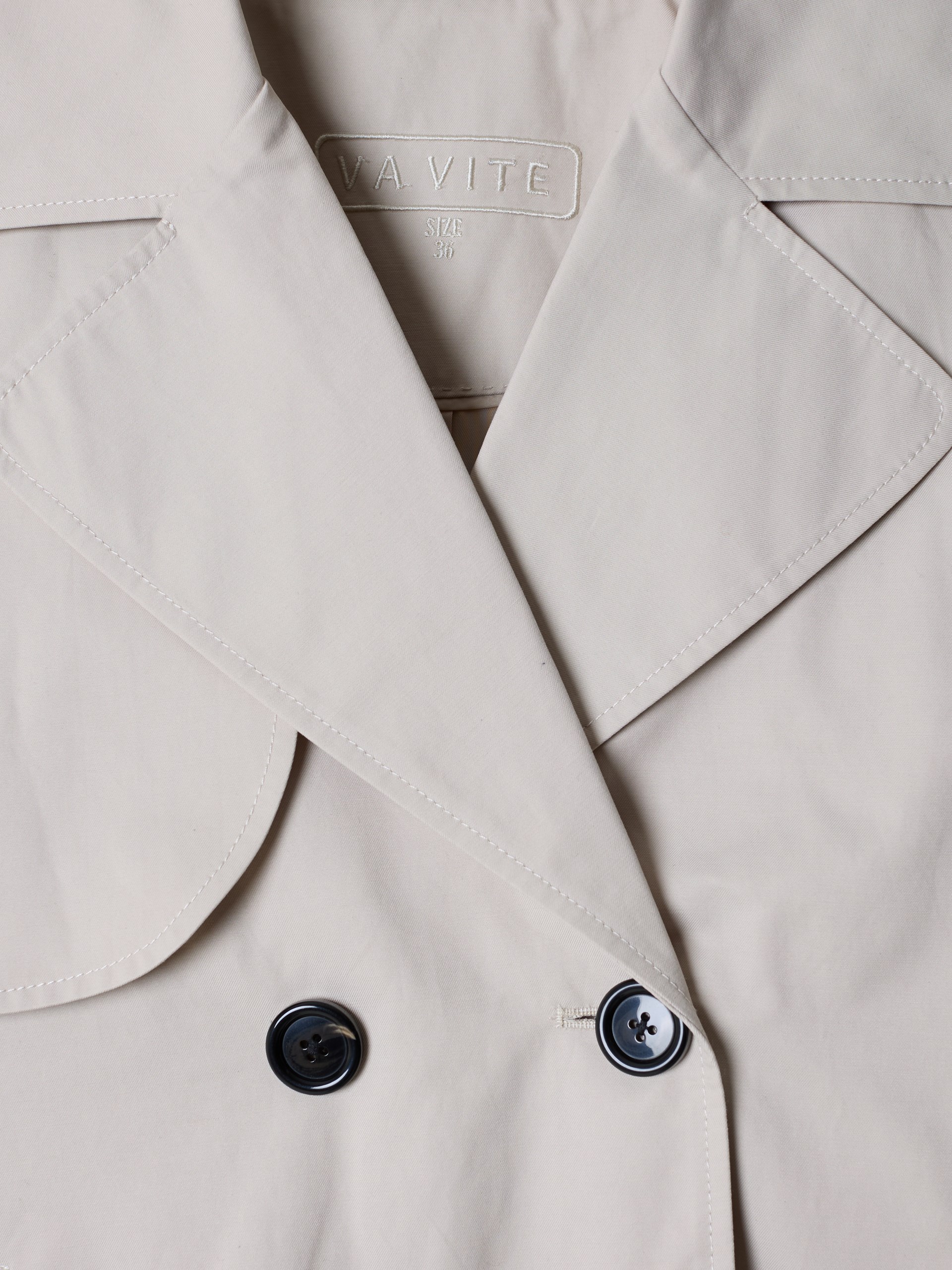 7510358 A9S 7510358_A9S-VAVITE-S25-Front_8863_Mila kort trench_Mila kort trench A9S.jpg_Front||Front