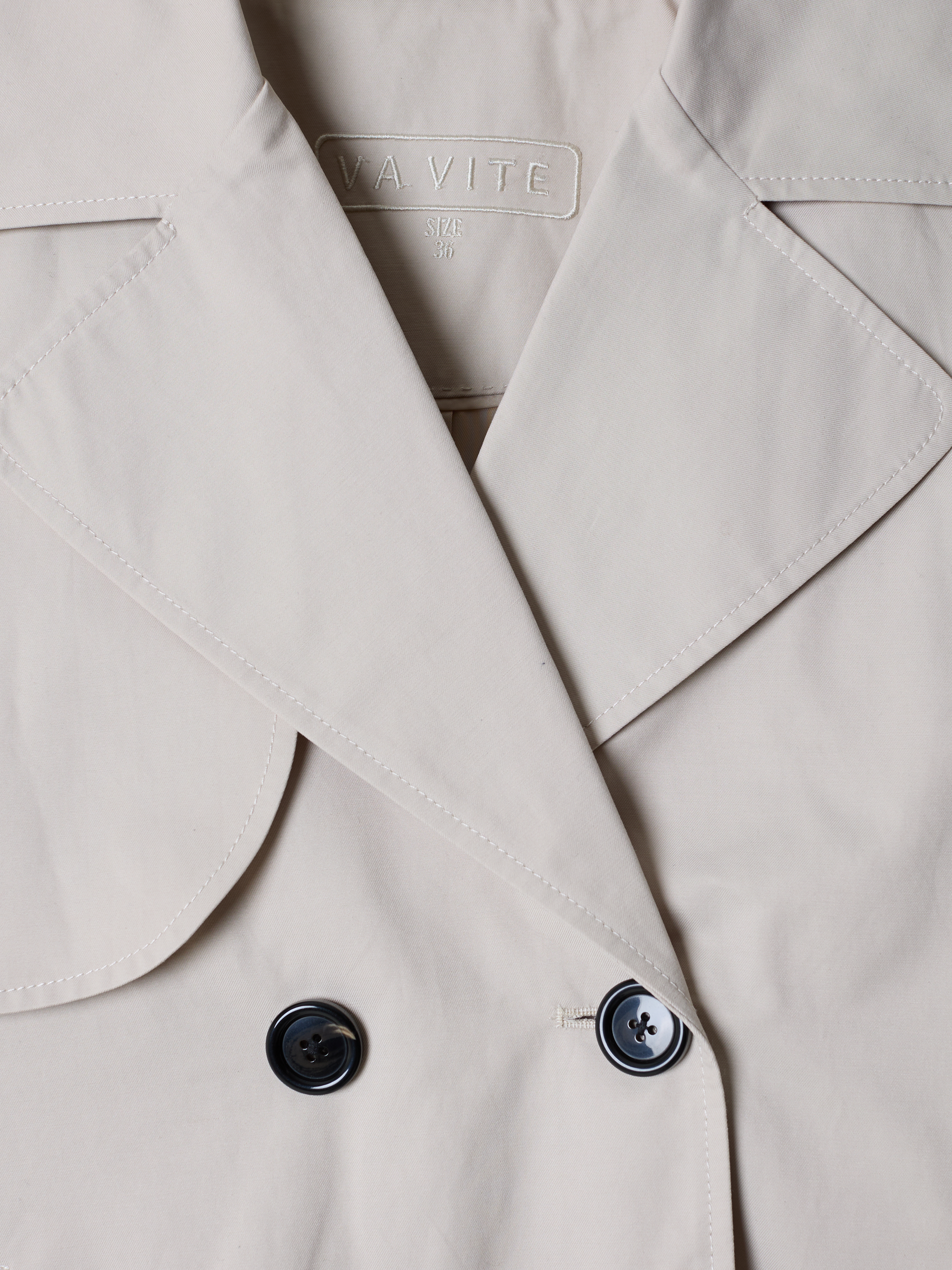 Mila kort trench 7510358_A9S-VAVITE-S25-Front_8863_Mila kort trench_Mila kort trench A9S_Mila kort trench A9S 7510358.jpg_Front||Front