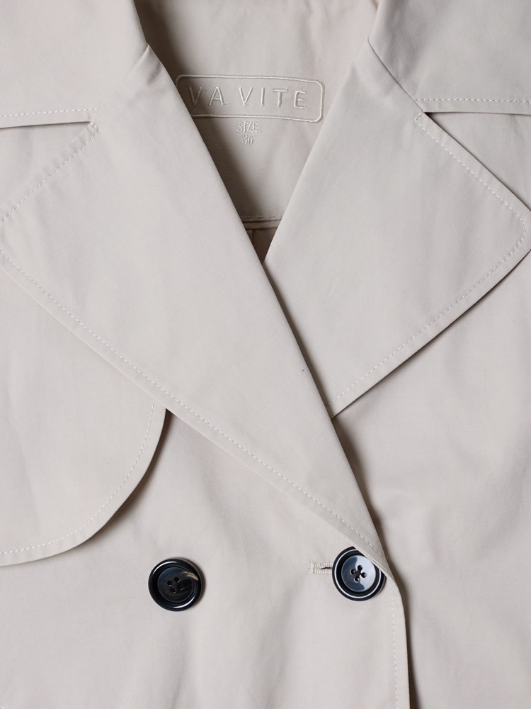 Mila kort trench 7510358_A9S-VAVITE-S25-Front_8863_Mila kort trench_Mila kort trench A9S_Mila kort trench A9S 7510358.jpg_Front||Front