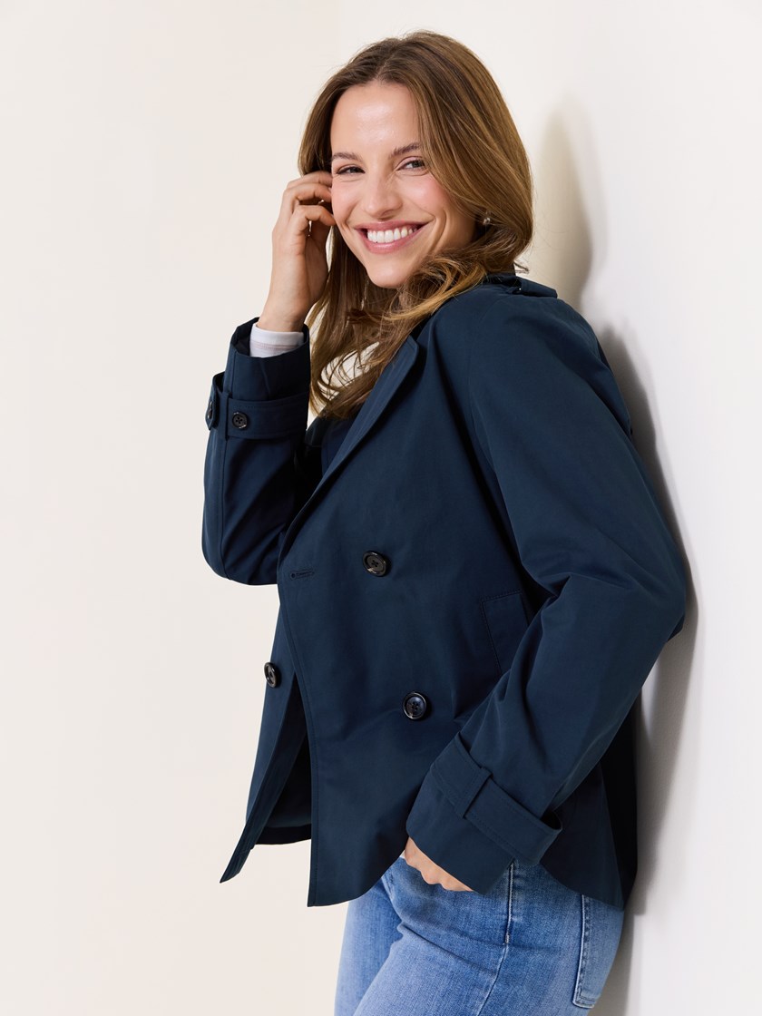 7510358 EM1 7510358_EM1-VAVITE-S25-Modell-Right_chn=match_7042_Mila kort trench EM1.jpg_Right