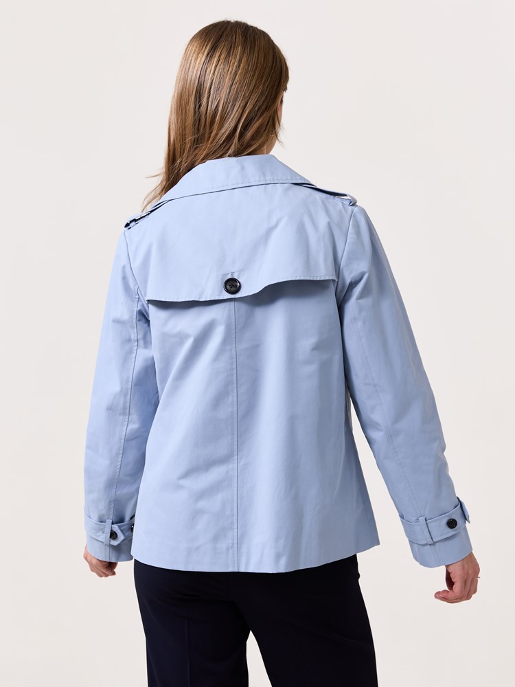 Mila kort trench 7510358_S48-VAVITE-S25-Modell-Back_chn=match_7684_Mila kort trench S48_Mila kort trench S48 7510358.jpg_