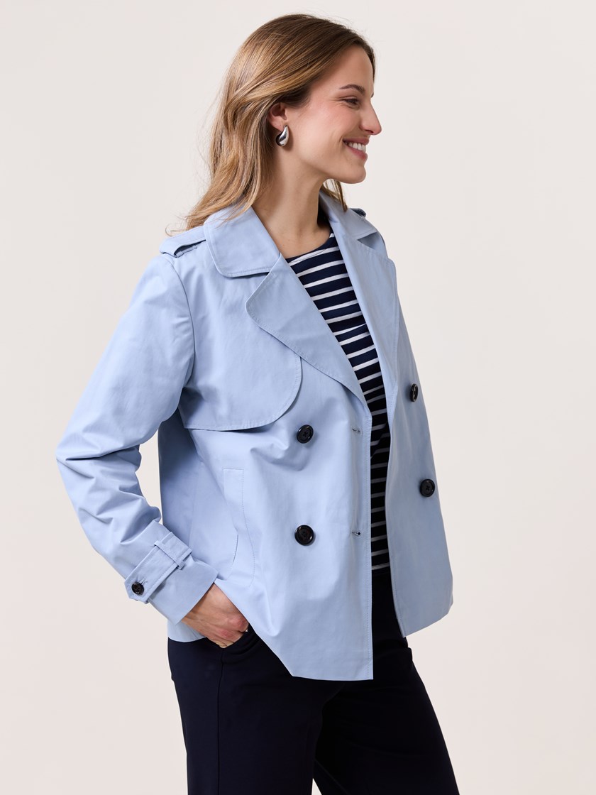 7510358 S48 7510358_S48-VAVITE-S25-Modell-Right_chn=match_3198_Mila kort trench S48_Mila kort trench S48 7510358.jpg_