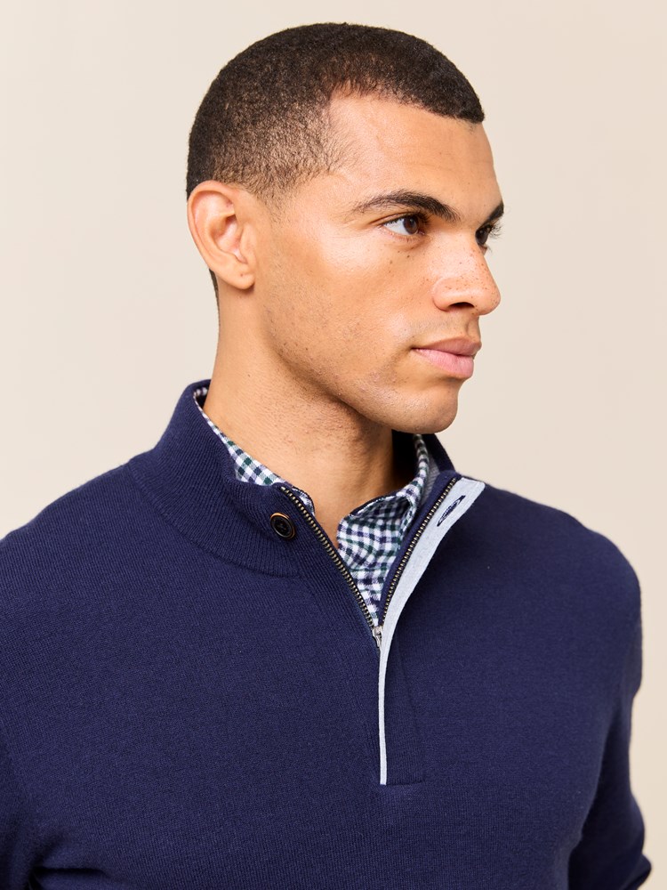 Edward merino zipneck 7510367_EM6-JEANPAUL-W24-Modell-Front_2182_Edward merino zipneck EM6.jpg_Front||Front