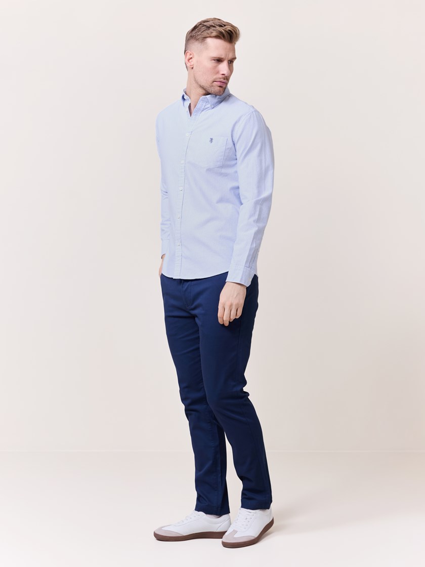 7510374 EN3 7510374_EN3-REDFORD-S25-Modell-Right_chn=match_1687_Samuel oxfordskjorte EN3_Samuel oxfordskjorte EN3 7510374.jpg_Right||Right