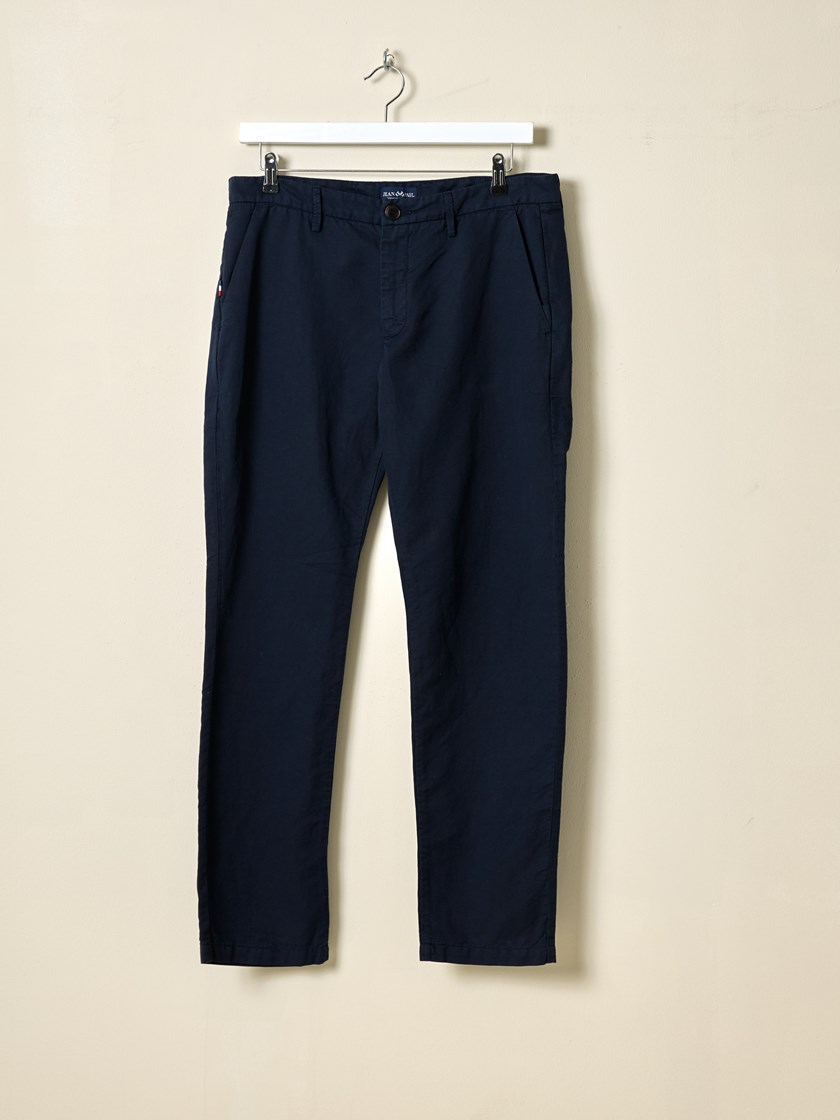 7510402 EM6 7510402_EM6-JEANPAUL-S25-Front_2509_Liam colino chino.jpg_Front||Front