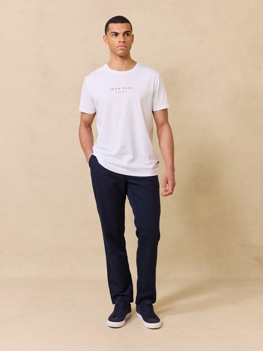 7510402 EM6 7510402_EM6-JEANPAUL-S25-Modell-Front_8814_Liam colino chino EM6.jpg_