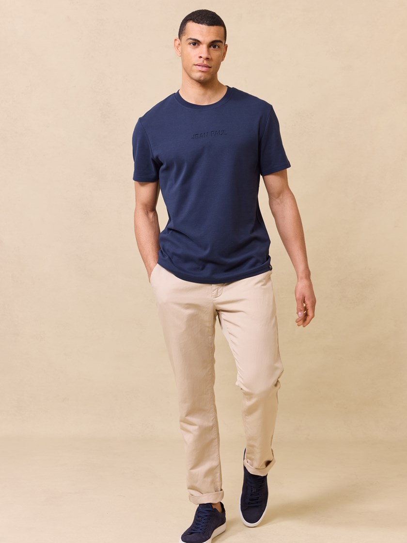7510402 I4Y 7510402_I4Y-JEANPAUL-S25-Modell-Front_4250_Liam colino chino I4Y.jpg_