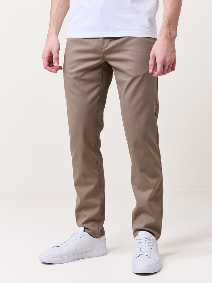 7510456 A4K 7510456_A4K-MARIOCONTI-S25-Modell-Front_chn=match_223_Forli chino A4K_Forli chinos A4K.jpg_Front