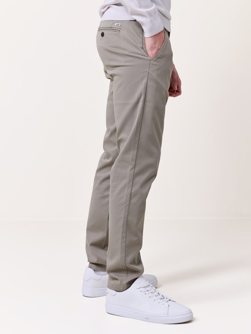 7510456 ADO 7510456_ADO-MARIOCONTI-S25-Modell-Back_chn=match_1630_Forli chino ADO_Forli chinos ADO.jpg_Back