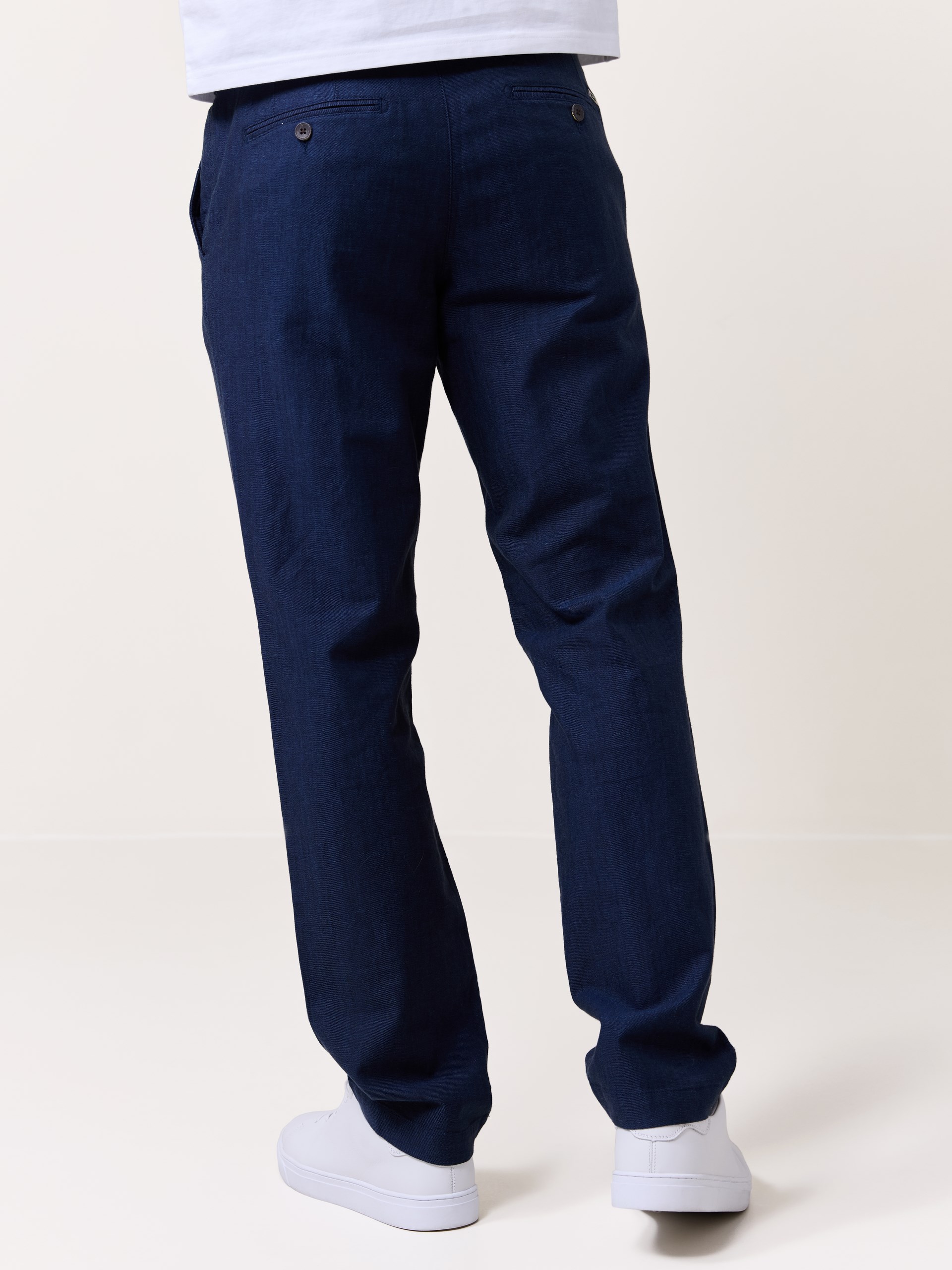 7510466 EM6 7510466_EM6-MarioConti-S25-modell-back_Roma colino chino EM6_Roma colino chinos EM6.jpg_Back||Back