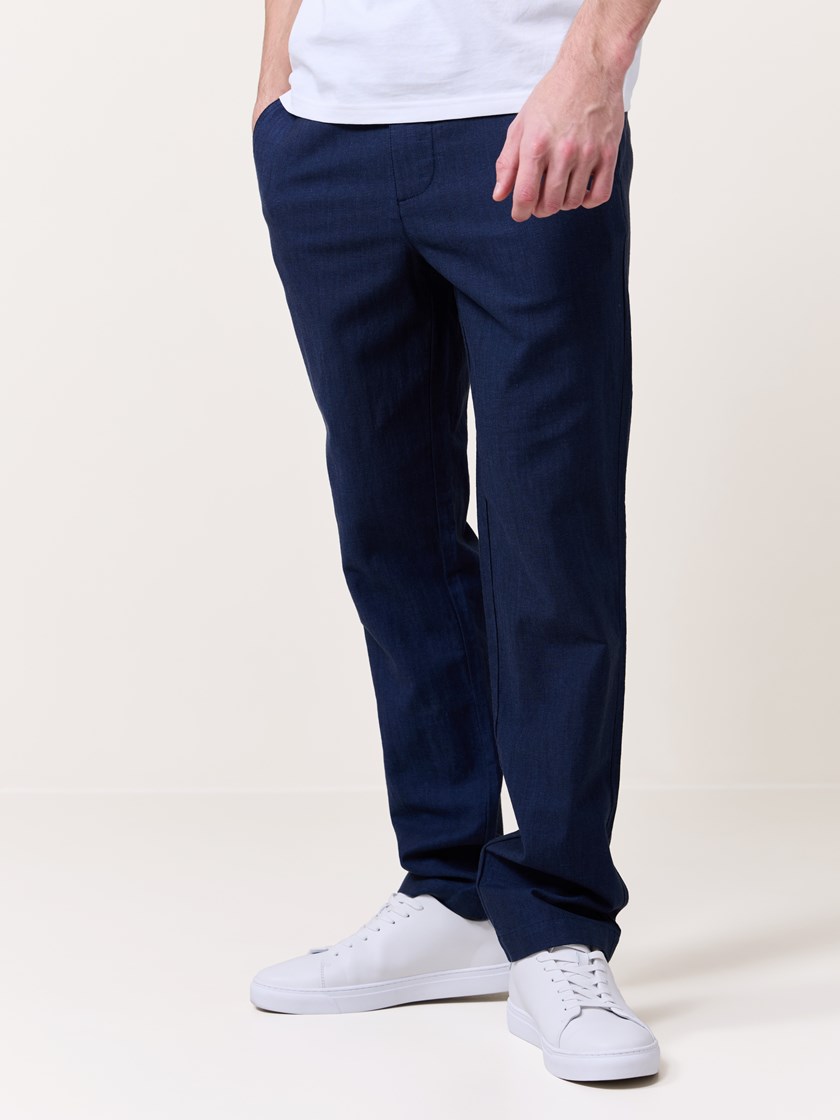 7510466 EM6 7510466_EM6-MarioConti-S25-modell-front_Roma colino chino EM6_Roma colino chinos EM6.jpg_Front